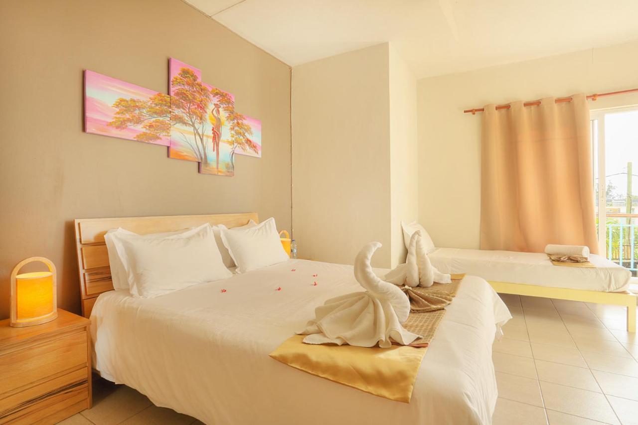 Dzama Hotel Гранд Байе Екстериор снимка