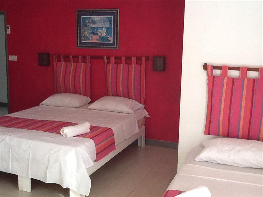 Dzama Hotel Гранд Байе Екстериор снимка