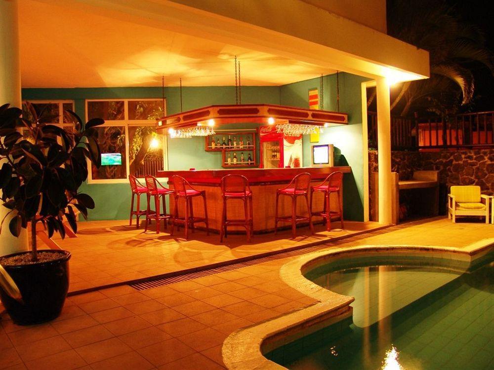 Dzama Hotel Гранд Байе Екстериор снимка