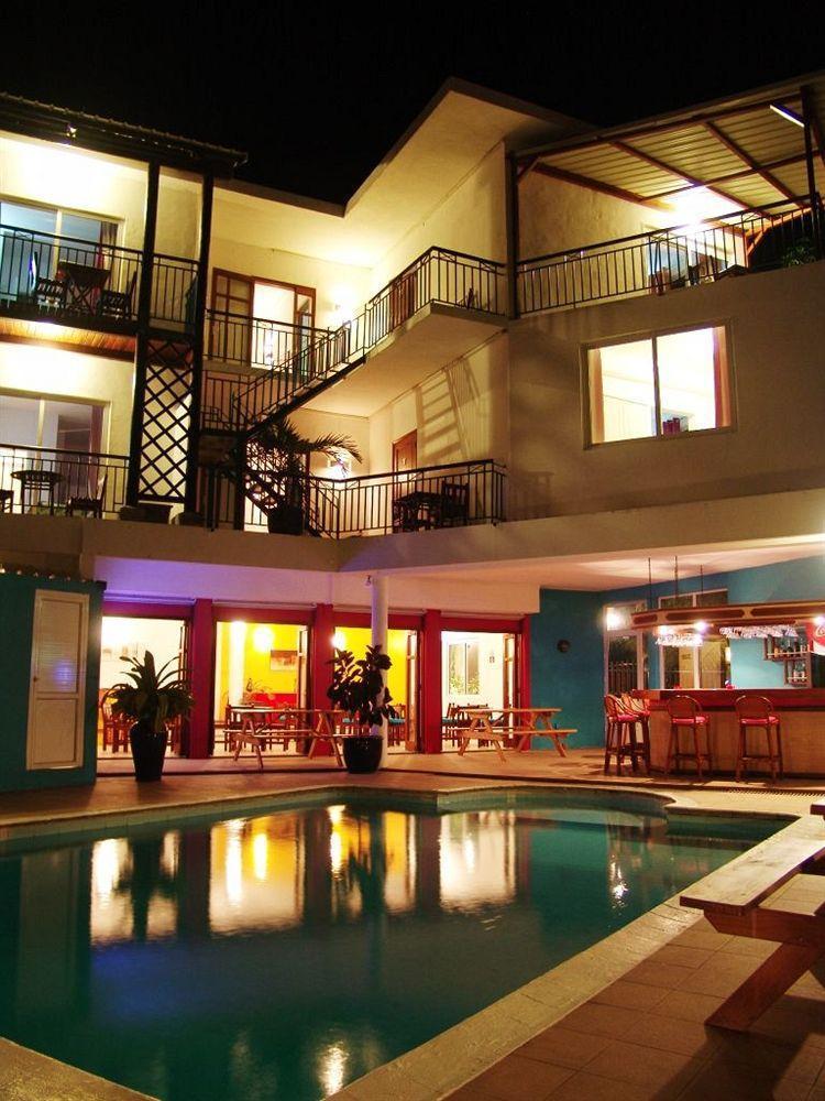 Dzama Hotel Гранд Байе Екстериор снимка