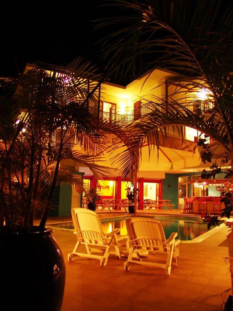 Dzama Hotel Гранд Байе Екстериор снимка