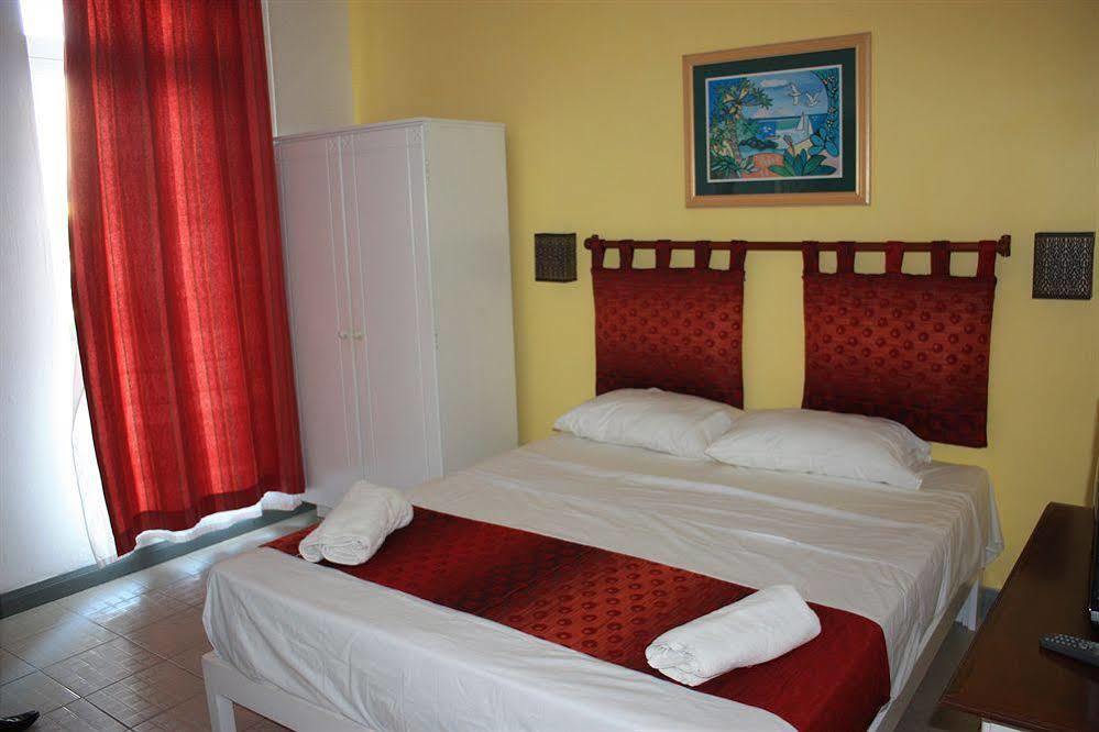 Dzama Hotel Гранд Байе Екстериор снимка