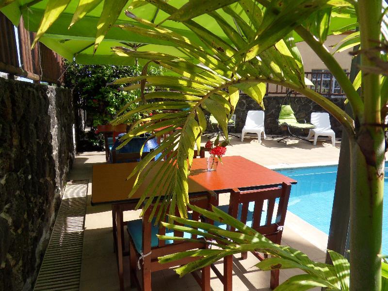 Dzama Hotel Гранд Байе Екстериор снимка