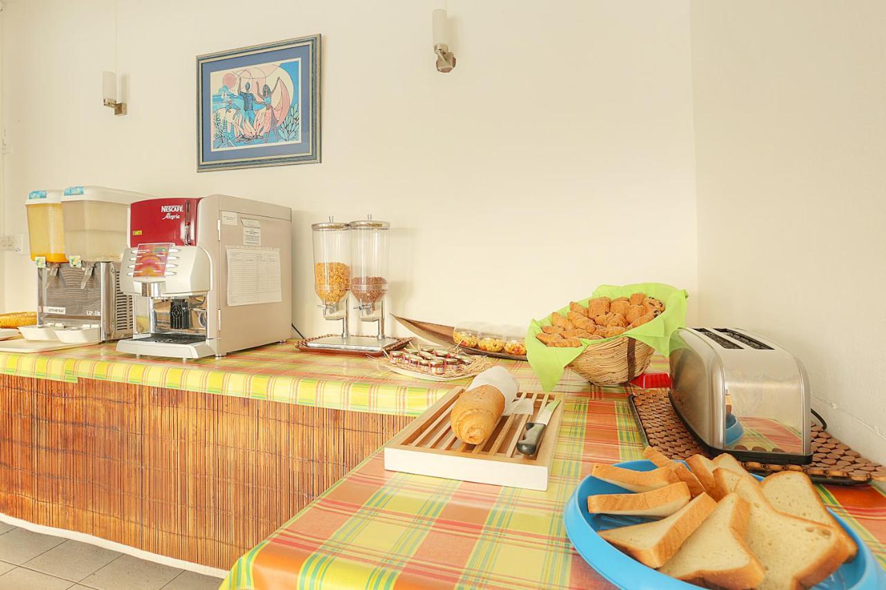 Dzama Hotel Гранд Байе Екстериор снимка