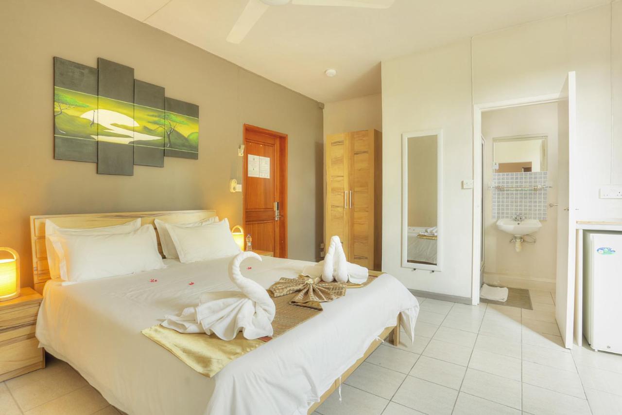 Dzama Hotel Гранд Байе Екстериор снимка