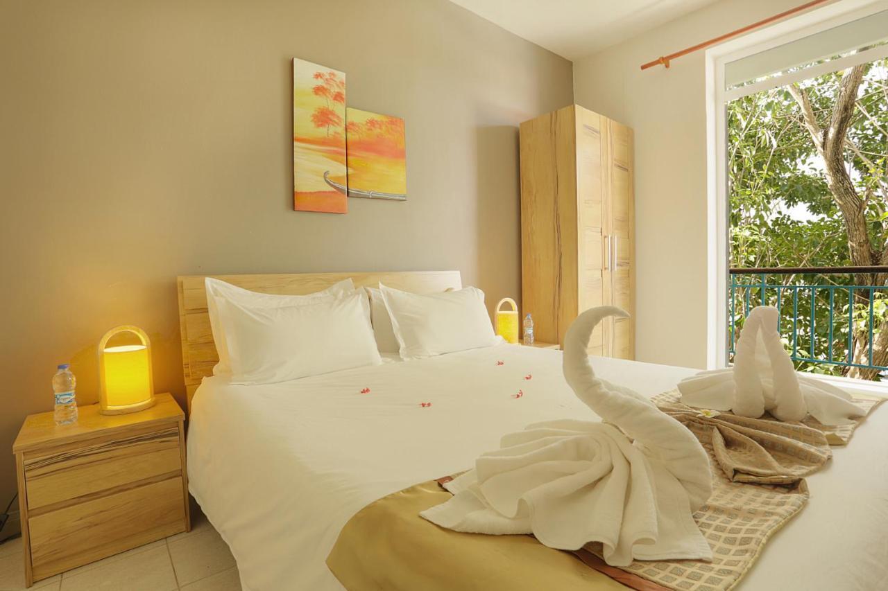 Dzama Hotel Гранд Байе Екстериор снимка