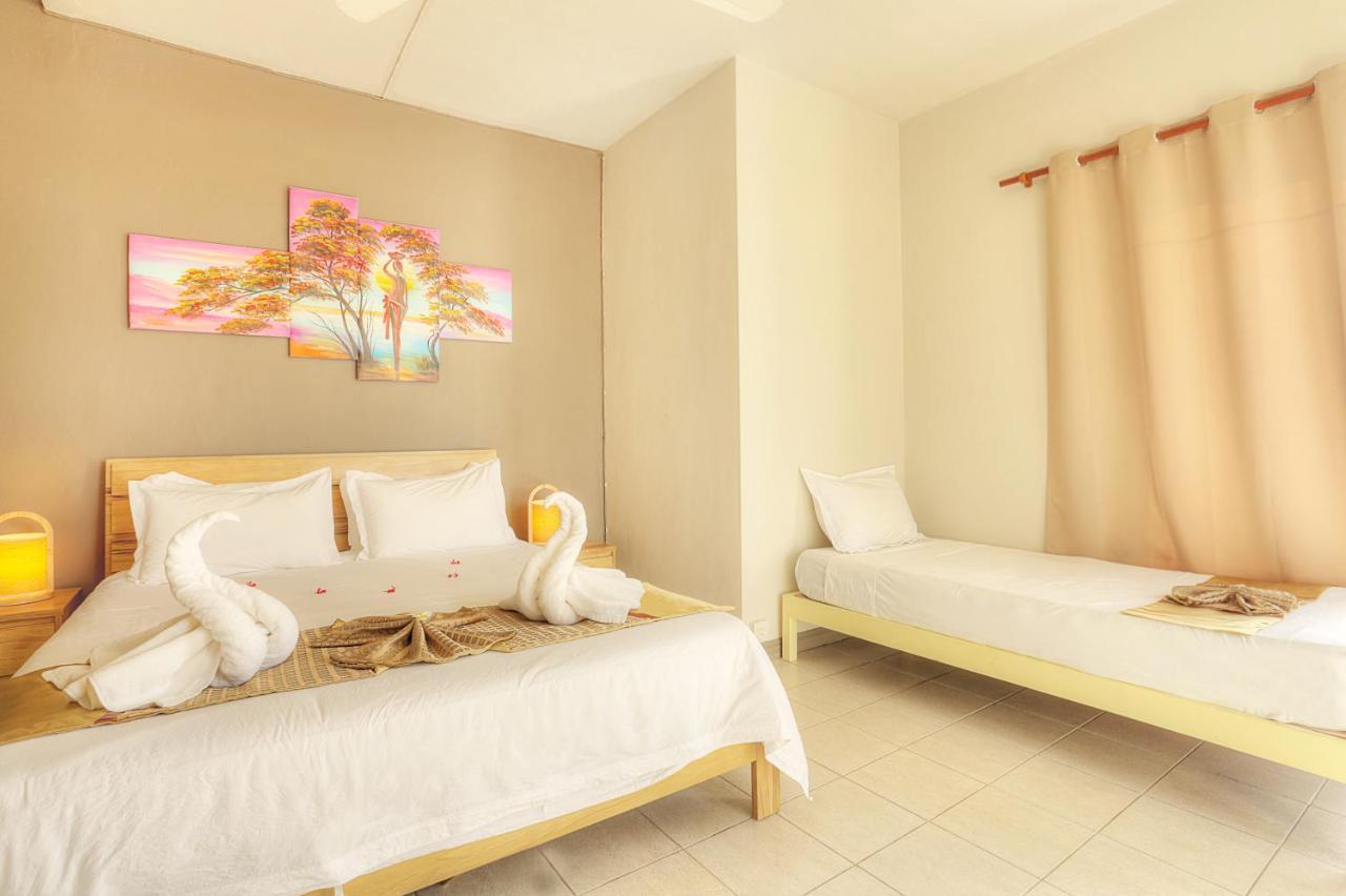 Dzama Hotel Гранд Байе Екстериор снимка